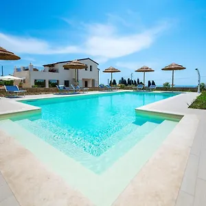 Carmiano Luxury Bedrooms In In The Province Of Syracuse With And Swimming Pool And Wonderful Seaview Bed & Breakfast